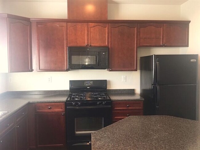 Building Photo - Luxury Townhouse 2 Master Suites - North M...