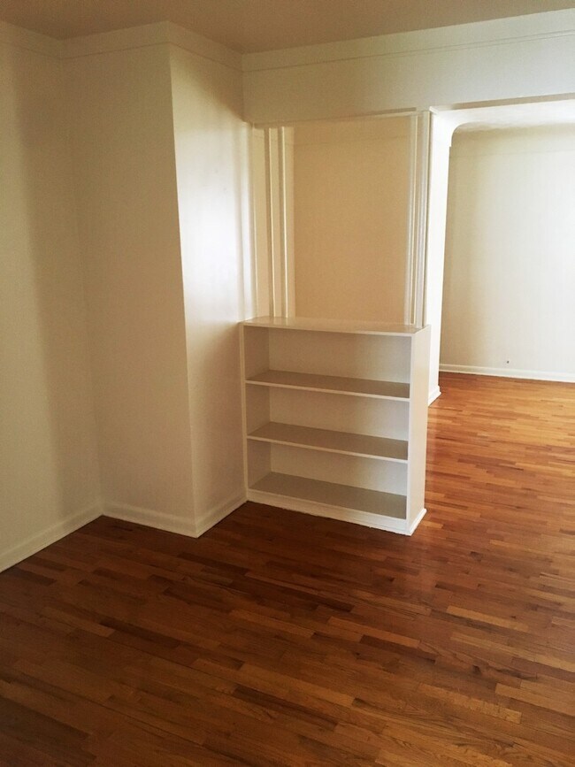 Foto del edificio - G 2288 E Hemphill Rd Apt (Range 1 - 4)