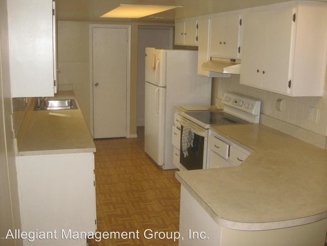 Building Photo - 211 Cartier Ave