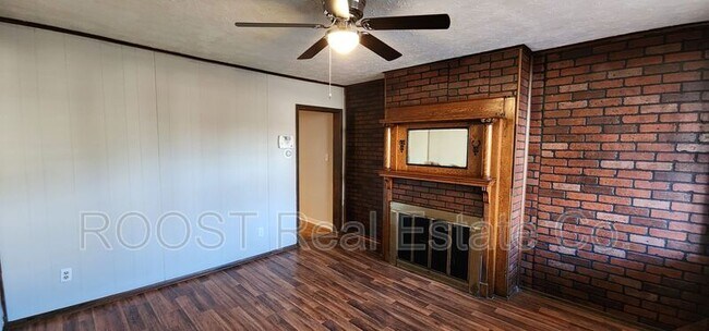 Building Photo - 221 Reeb Ave