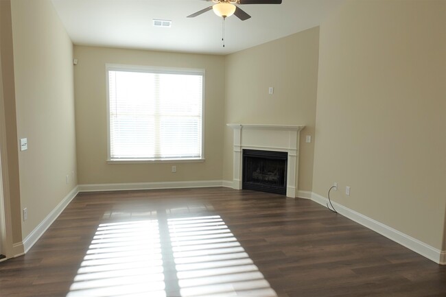 Building Photo - 294 Foxbank Cir