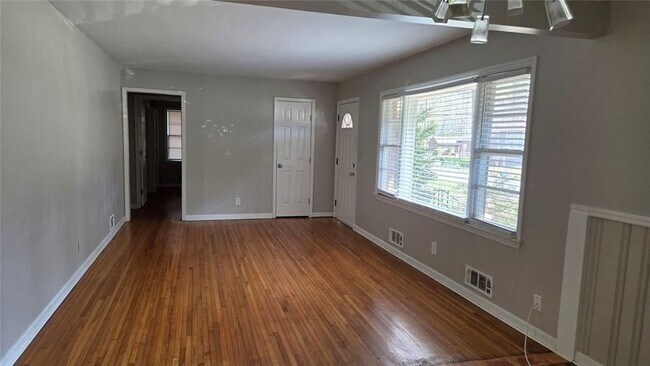 Foto del edificio - 136 Hillsdale Dr SE