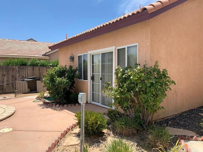 Foto del edificio - 20866 Village Pkwy