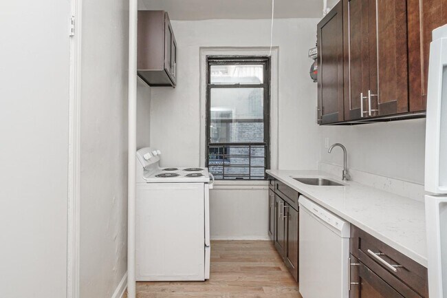 Building Photo - 21-48-48 35th St