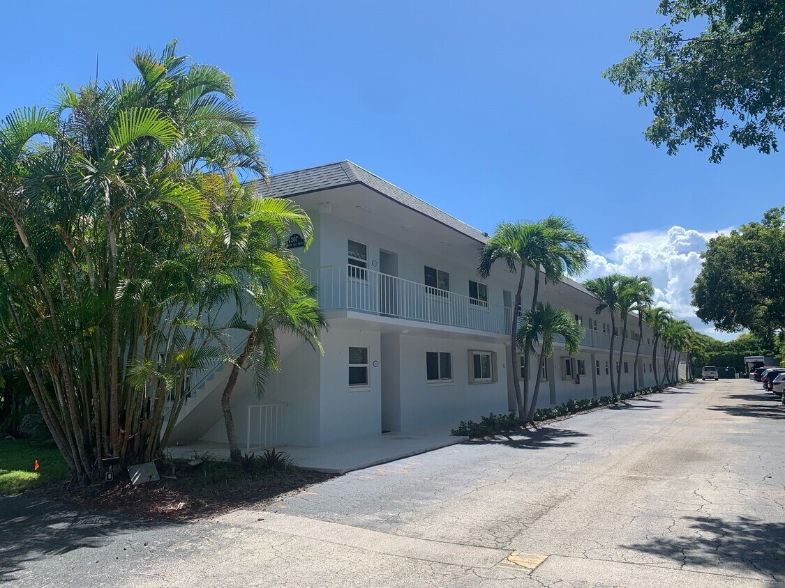 Primary Photo - 207 Tropic Isle Dr