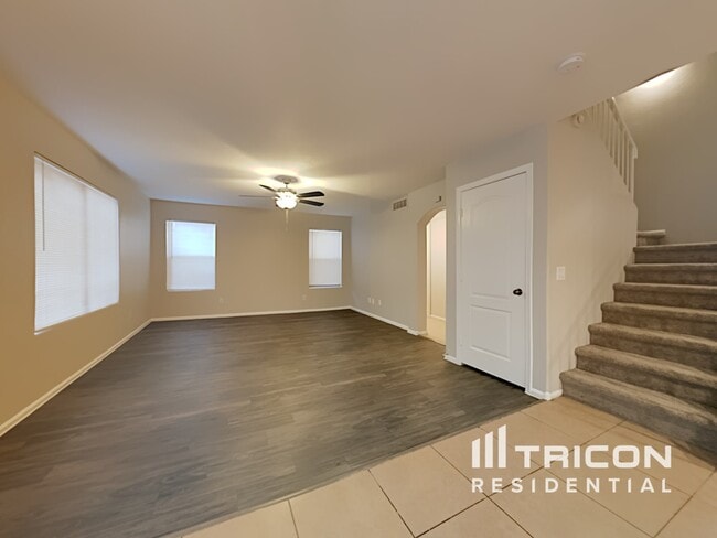 Building Photo - 7906 S 46th Ln