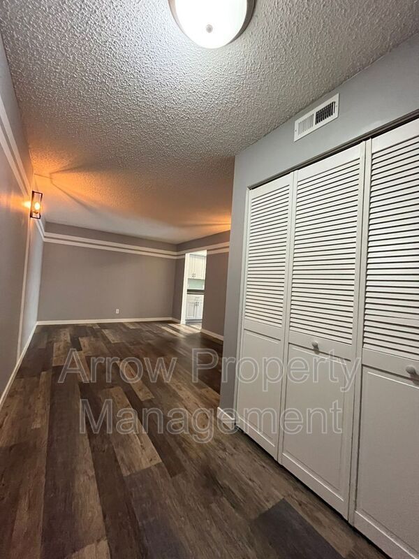 Building Photo - 3405 Holdrege St