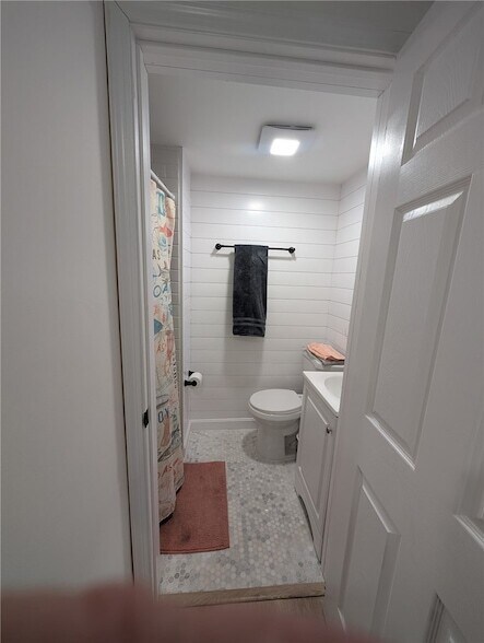 Foto del edificio - 53 Winnapaug Rd