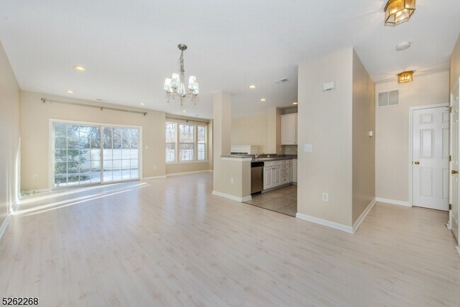 Building Photo - 228 Riverwalk Way