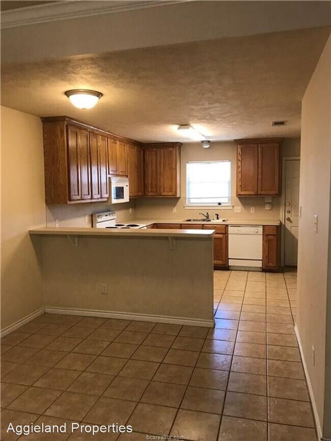 Foto del edificio - 3 br, 3 bath House - 905 Crepe Myrtle St