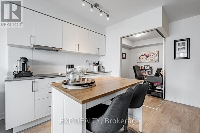 Photo du bâtiment - 27 Bathurst St