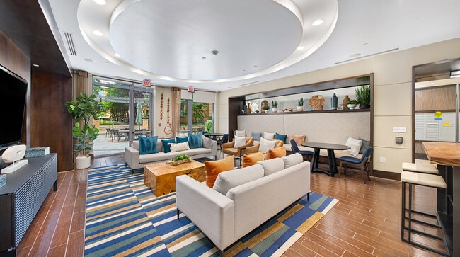 Building Photo - MAA Carlyle Square