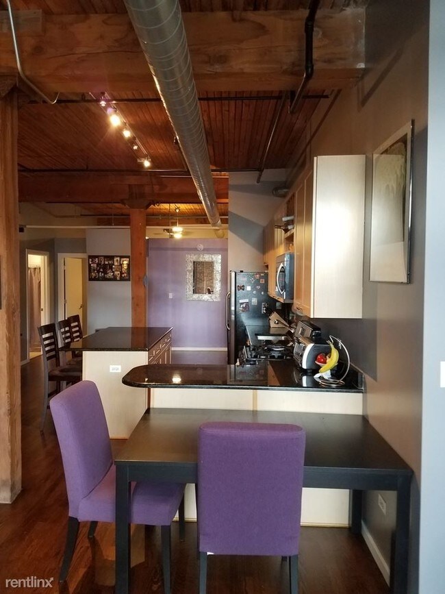 Building Photo - 2 br, 2 bath Condo - 3500 S Sangamon St