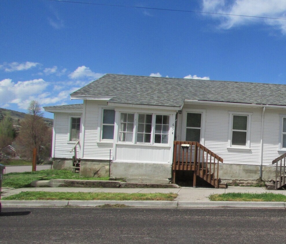 Primary Photo - 654 Greeley W St