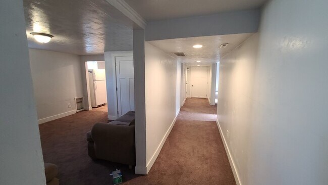 Building Photo - 848 600 W