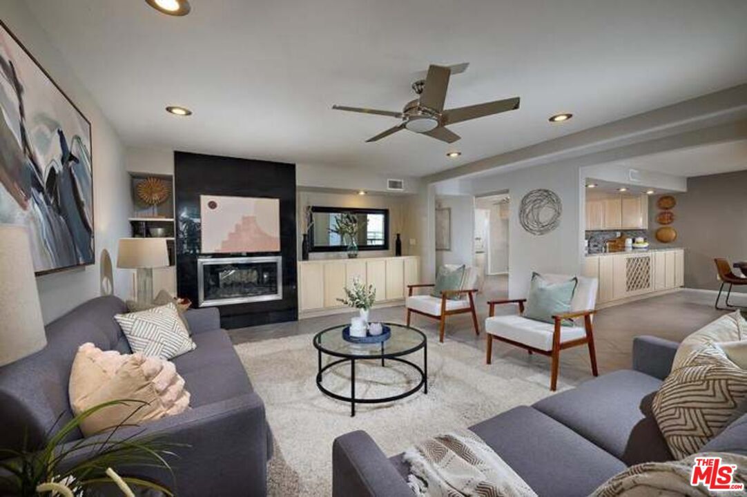 Primary Photo - 2552 Navarra Dr