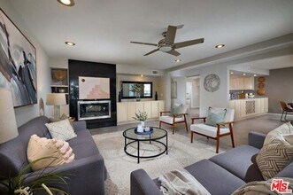 Building Photo - 2552 Navarra Dr
