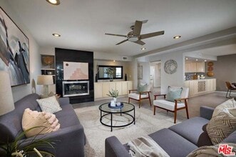 Building Photo - 2552 Navarra Dr