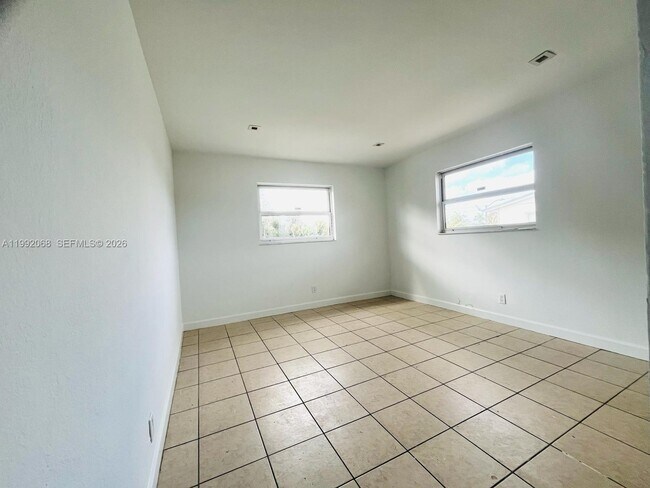 Foto del edificio - 608 SW 16th Ave