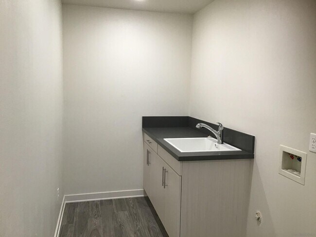 Foto del edificio - 4464 Ocean View Blvd