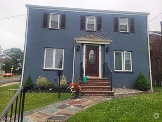 Building Photo - 136 Belmohr St