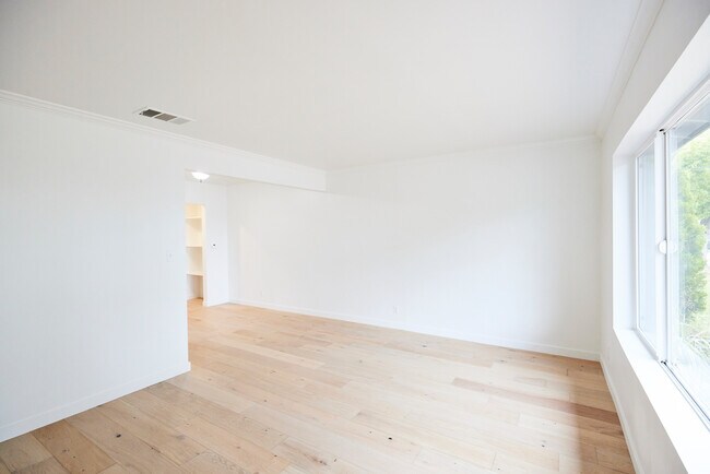 Family Room - 1447 E Elizabeth St