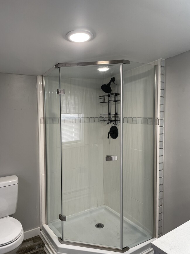 Shower - 204 Courtdale Ave