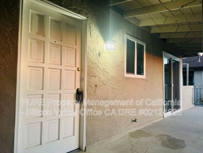 Foto del edificio - 5879 El Zuparko Dr