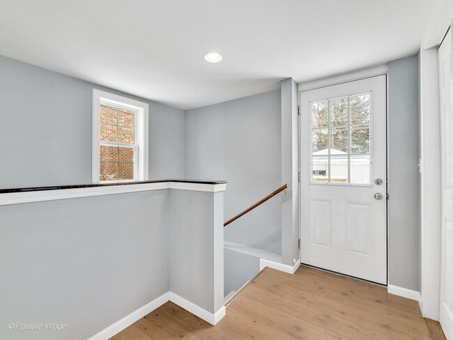 Building Photo - 139 S Park St