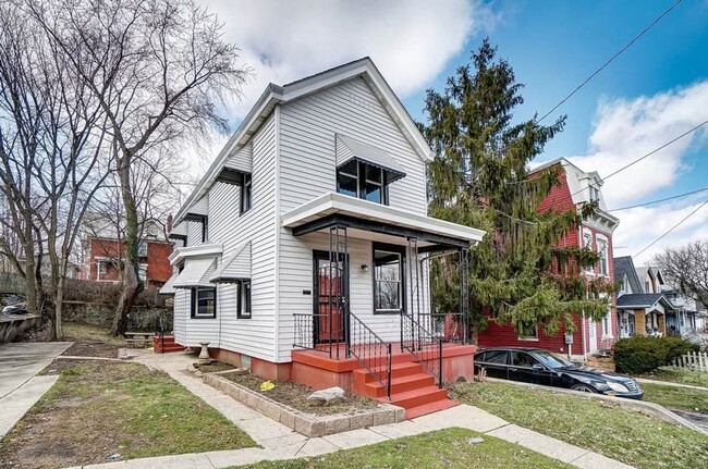 Updated 3 Bed 1 Bath in Price Hill! - Updated 3 Bed 1 Bath in Price Hill! House