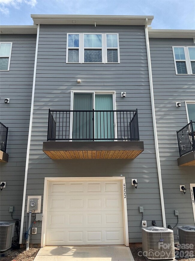 Building Photo - 6222 Cleburne Ct