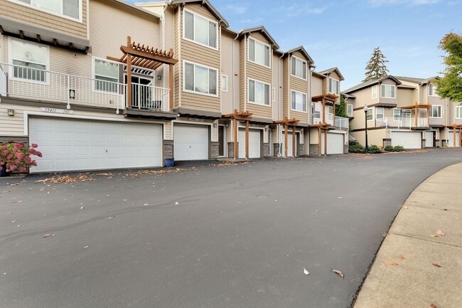 Building Photo - 2 Bed/3 Bath Beautiful Beaverton Townhome!