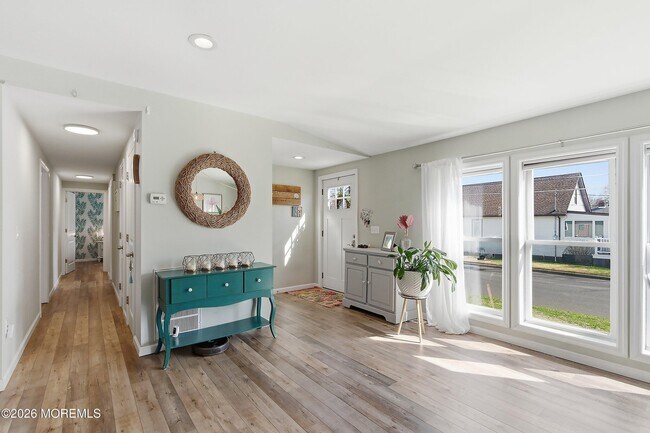 Foto del edificio - 616 Newport Ave