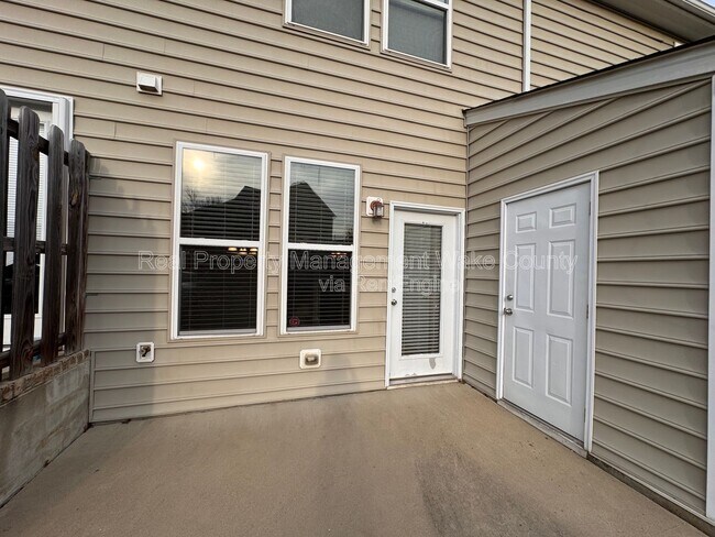 Building Photo - 330 Carthage Ct