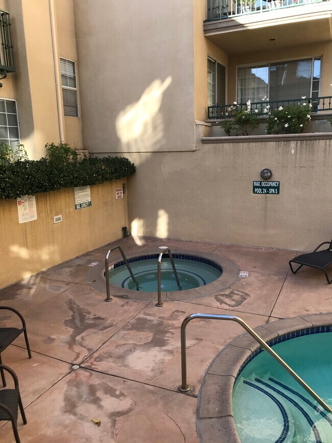 Jacuzzi - 17809 Halsted St