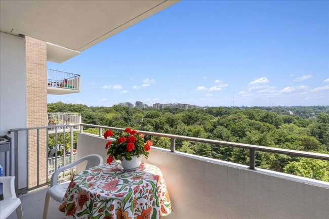 Foto del edificio - 5101 River Rd