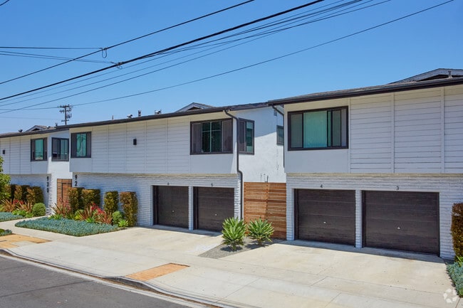 Building Photo - 910-930 Freeman Ave