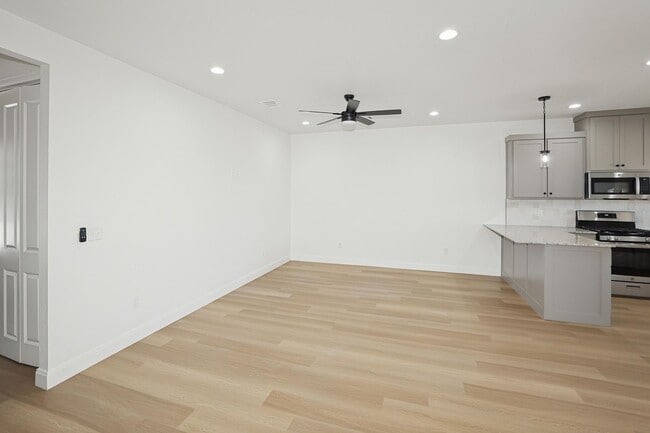 Building Photo - 10424 Tierra Santa Dr