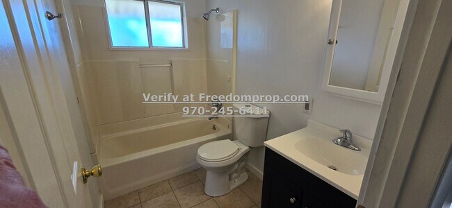 Foto del edificio - Plenty of Space 2 or 3 Bedroom 1 Bath House