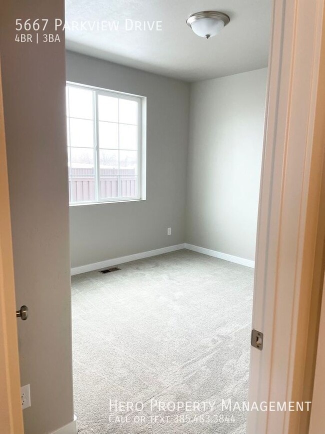 Building Photo - 5667 Parkview Dr