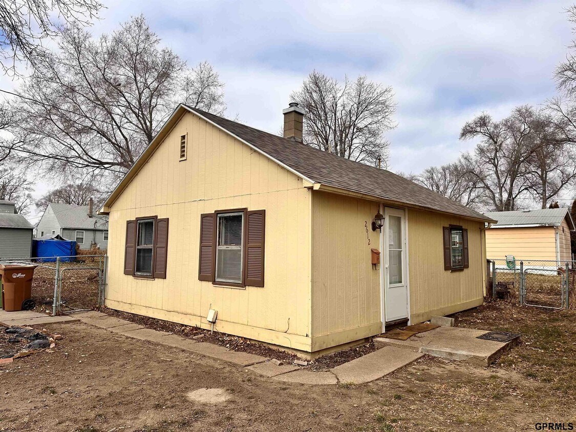 Primary Photo - 2612 Van Buren St
