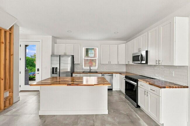 Foto del edificio - 2725 Whittle Springs Rd
