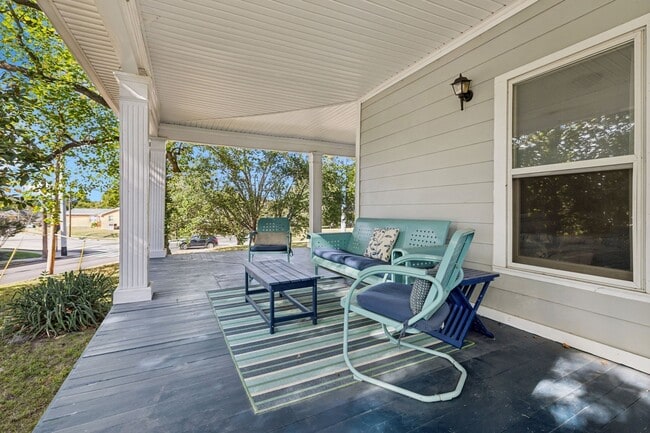 Building Photo - 920 Silverdene Pl