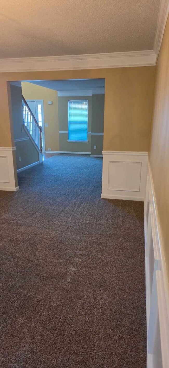 Building Photo - 5 Bedrooms 3baths Home For Rent