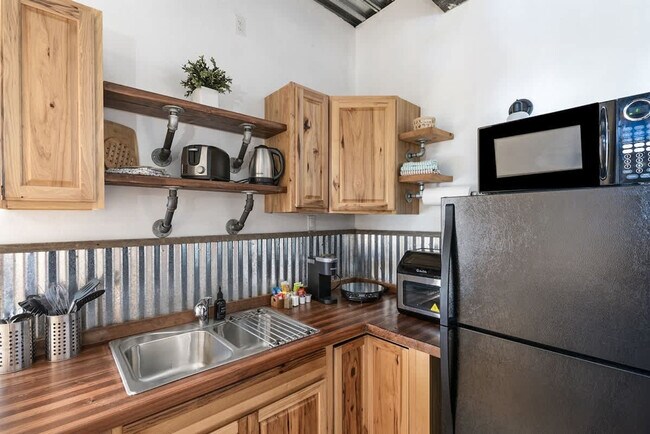 Foto del edificio - 402 N Foys Lake Dr