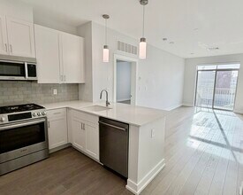 Building Photo - 65 Washington St