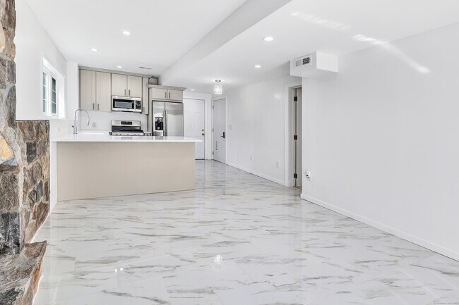 Foto del edificio - 1620 N Peters Ln