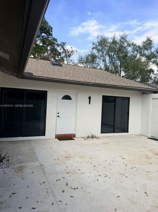 Foto del edificio - 1350 Periwinkle Pl