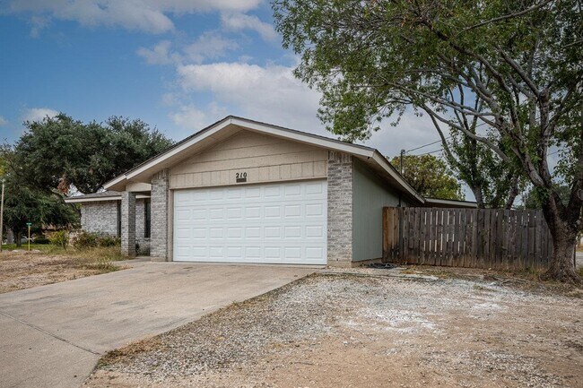 Building Photo - 210 Miller Dr