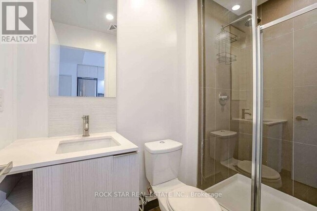 Building Photo - 170 Sumach St